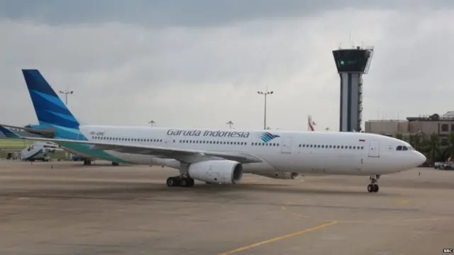 ජකාර්තා නුවර ගුවන් තොටුපළේ සිට ශ්‍රී ලාංකිකයින් රැගෙන පැමිණි ගරුඩා ගුවන් සේවයට අයත් විශේෂ ගුවන් යානය