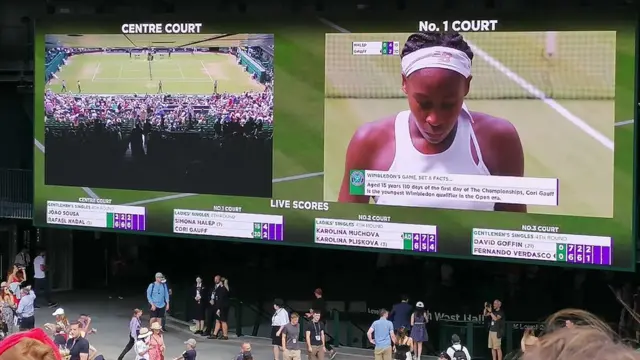 Ekrani na kojima se prate mečevi sa Henmanovog brda