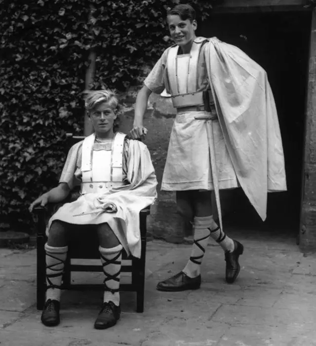 මැක්බෙත් ලෙසින් සැරසුන ෆිලිප් කුමරු Philip in costume as Macbeth / Copyright: Getty Images