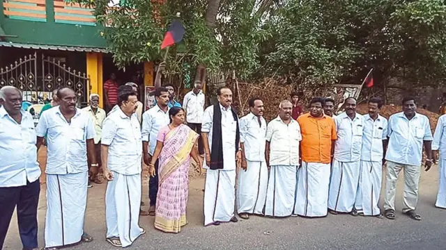 ஹைட்ரோகார்பன் திட்டத்துக்கு எதிராக மனித சங்கிலி