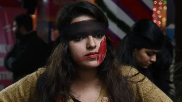 મહિલાઓ ઉપર અત્યાચારના વિરોધમાં આયોજિત એક કાર્યક્રમ દરમિયાન દેખાવકાર