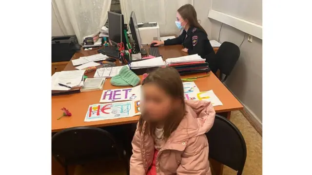 Russian primary school children detained for anti-war protest
