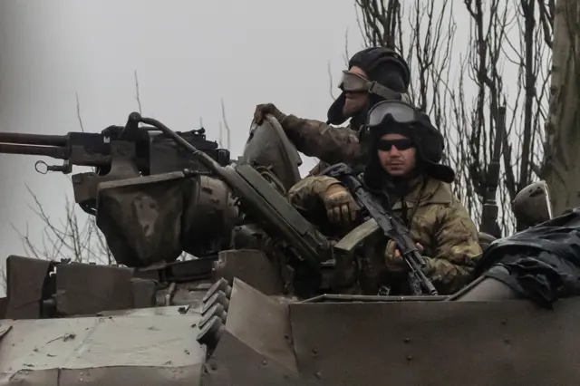 Tank-tank Ukraina di Mariupol.