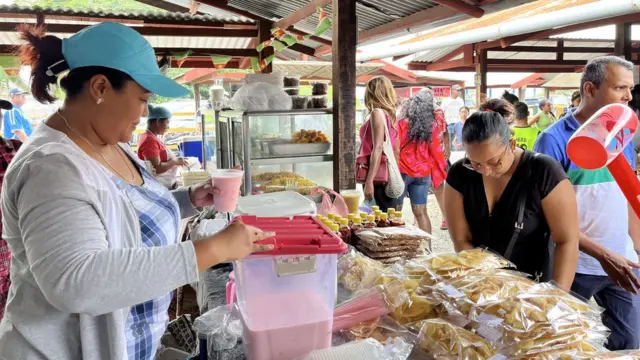Pasar Saoenah di Paramaribo, Suriname