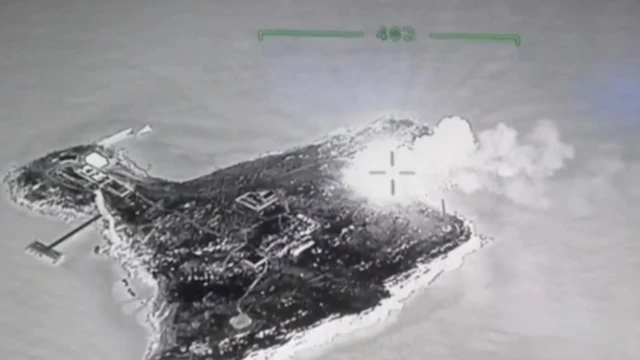 удар по острову Змеиный