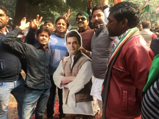 வெற்றி முகத்தில் காங்கிரஸ்: 5 மாநிலங்களில் வெற்றி கொண்டாட்டங்கள்