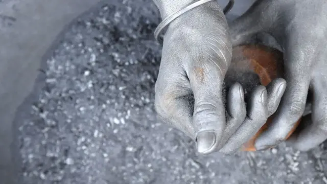 வாதம்-விவாதம்: பட்டாசை வெடிக்க வேண்டுமா, தவிர்க்க வேண்டுமா?