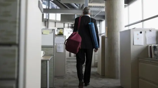 كيف يتجنب موظفون مواجهة رؤسائهم عند تقديم الاستقالة؟