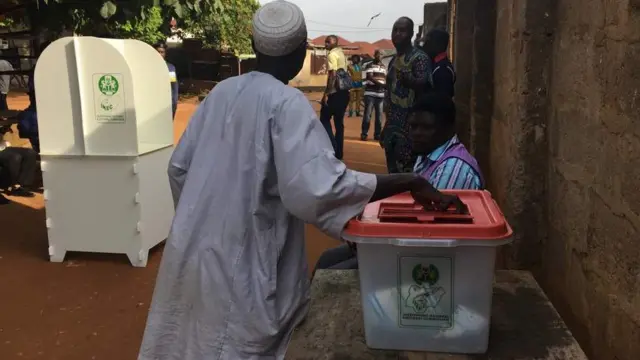 Na 34 candidates dey contest for govnor, INEC dey expect over six hundred thousand voters to participate.