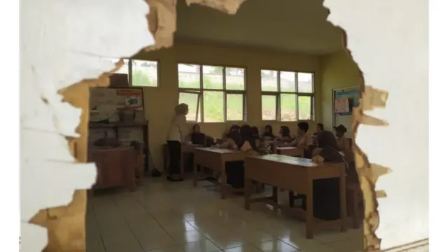 sekolah rusak