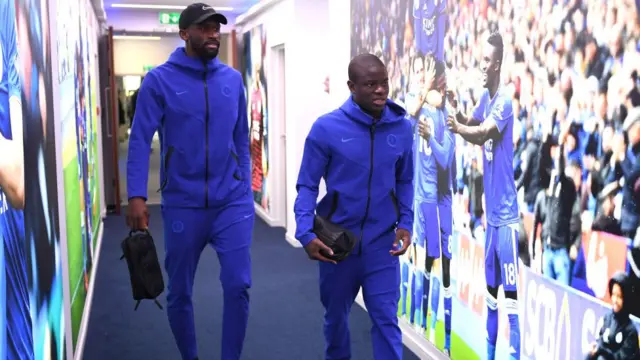 N'Golo Kante et Antonio Rudiger de Chelsea lors du match de Premier League entre Leicester City et Chelsea FC au King Power Stadium le 1er février 2020 à Leicester