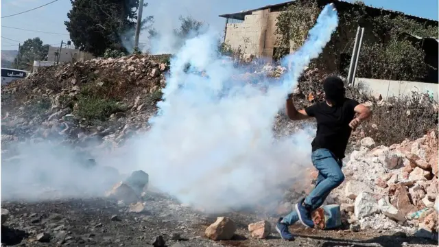 متظاهر فلسطيني