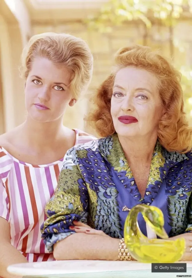 ਮਸ਼ਹੂਰ ਅਭਿਨੇਤਰੀ ਬੈਟੀ ਡੇਵਸ (Bette Davis) ਦੀ ਧੀ ਬੀਡੀ ਹਾਇਮਨ ਨੇ ਮਾਂ ਦਿਵਸ ਦੇ ਨਜ਼ਦੀਕ ਇੱਕ ਕਿਤਾਬ 'ਮਾਈ ਮਦਰ'ਜ਼ ਕੀਪਰ' ਪ੍ਰਕਾਸ਼ਿਤ ਕੀਤੀ