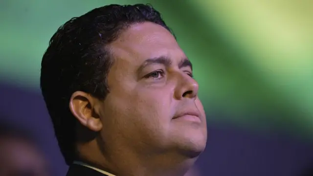 Felipe Santa Cruz de perfil durante evento