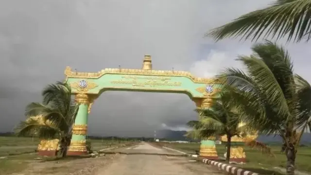 မောင်တော ပညာရေးမှူးရုံးကို အလာလမ်းမှာ ပြန်ပေးဆွဲ ဖမ်းဆီးတာခံခဲ့ရ