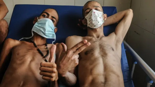 Dos reos en la enfermería de la PGV