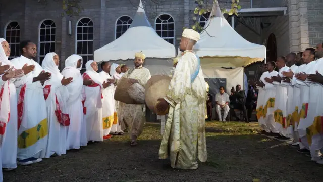 በናይሮቢ መድኃኔዓለም ቤተክርስቲያን የመስቀል ደመራ በዓል ሲከበር
