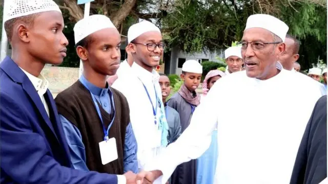 Madaxweynaha Somaliland Muuse Biixi iiyo arday ku guuleysatay tartanka Qur'aanka