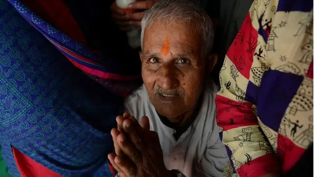 जम्मू काश्मीर: 'आम्ही काश्मीरी आहोत, काश्मीर सोडून जायचा प्रश्नच नाही'