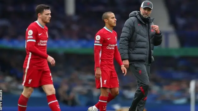 Liverpool's Andrew Robertson (left), Thiago Alcantara and manager Jurgen Klopp react at the final whistle after the team was held to a 2-2 draw by Everton