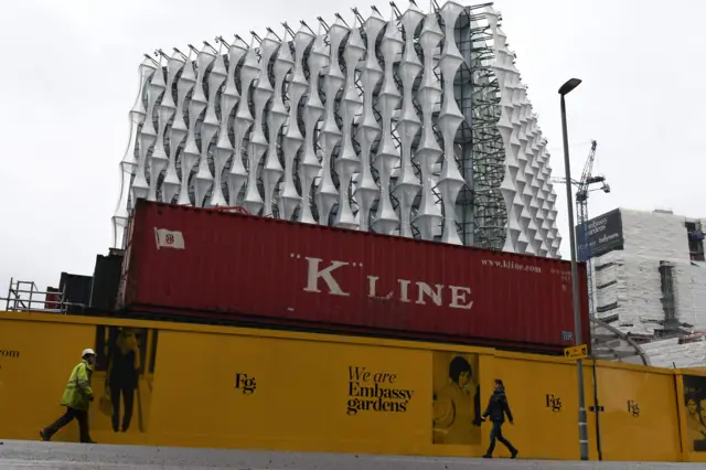 El exterior de la nueva embajada de Estados Unidos en Londres