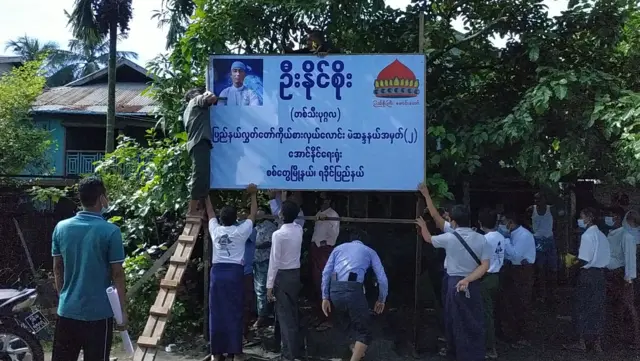 Stay at Home ထုတ်ပြန်ထားတဲ့နေရာတွေမှာ လှည့်လည်မဲဆွယ်စည်းရုံးတာတွေ၊ လူစုလူဝေးတရားဟောတာတွေမလုပ်ကြဖို့ကို တားမြစ်ထားပါတယ်။