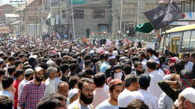 కశ్మీరీ నిరసనకారులు