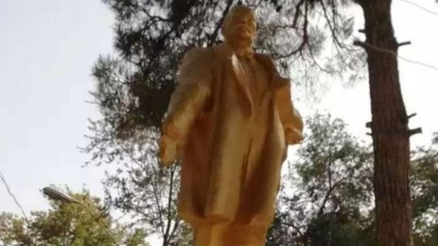 Lenin, Tacikistan, heykəl