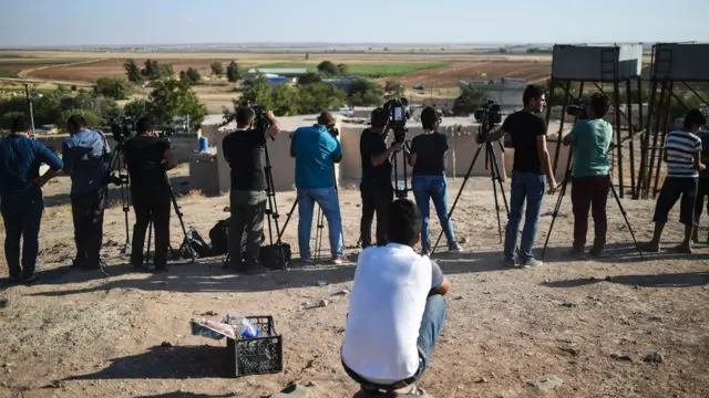 Suriye sınırında çekim yapan medya çalışanları