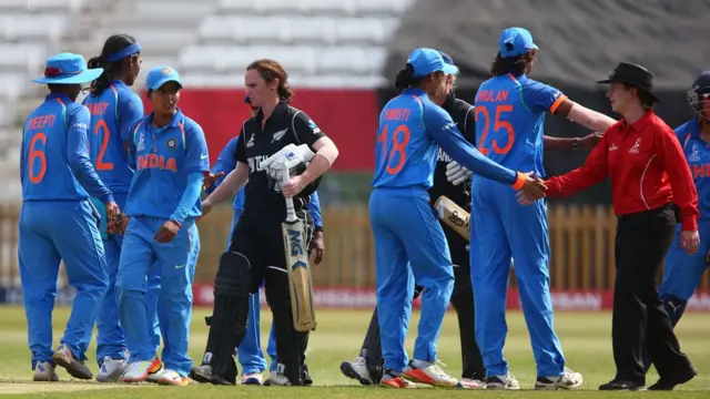 د ښځو کرېکټ