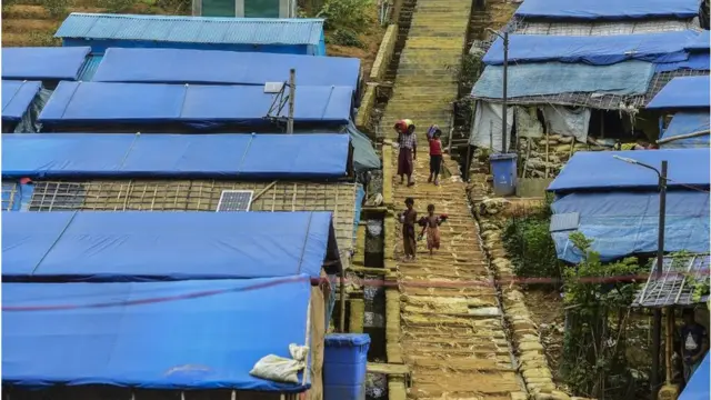 শরণার্থী ক্যাম্প।