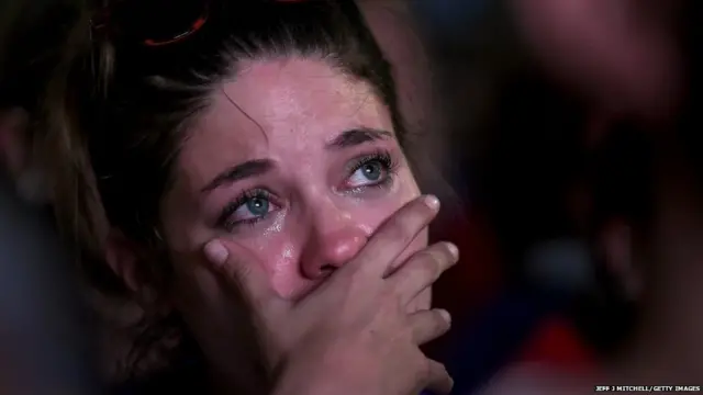 10 oct Pro- independence supporters react as they watch on broadcast screens outside the Parliament of Catalonya.