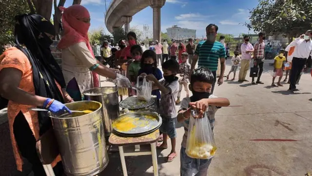 အိန္ဒိယက အစားအသောက်ဝေခြမ်းရေးနေရာတစ်ခု