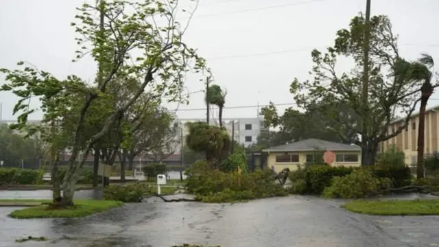 समुद्री आँधी