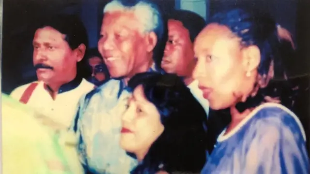 ঢাকায় হোটেল শেরাটনে নেলসন ম্যান্ডেলাকে গান শুনিয়েছিলেন ফকির আলমগীর