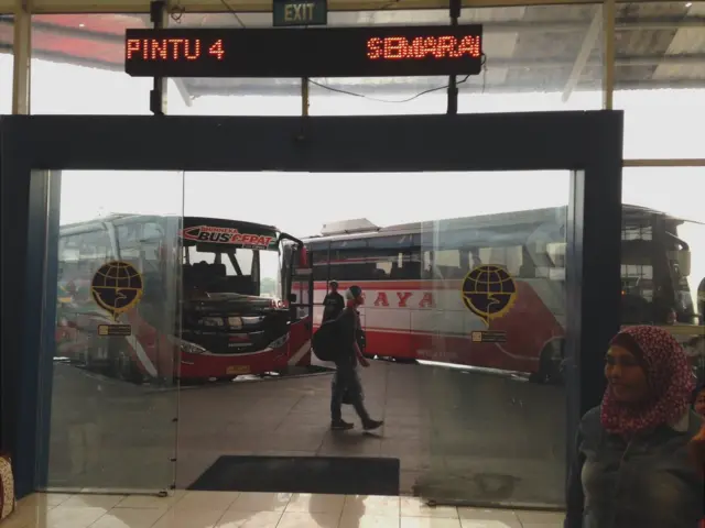 bus kecelakaan
