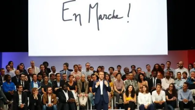 MACRON YURUYUS