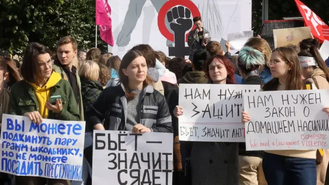 தந்தையை கொன்று ரஷ்யர்களின் மனதை வென்ற மூன்று சகோதரிகள்