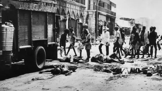 વિભાજન દરમિયાન ફાટી નીકળેલાં તોફાનોમાં અસંખ્ય લોકોને જાનમાલની હાનિ ભોગવવી પડી