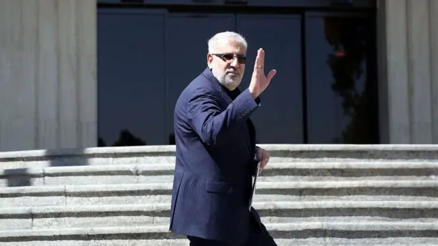 حواد اوجی وزیر نفت ایران گفته «ما از یک ماه پیش به ۲۶ میلیون مشترک گازی در کشور گفته بودیم که رعایت کنید و بهینه مصرف کنید»