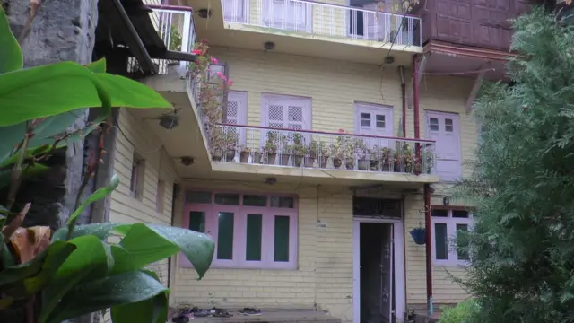 एहतिशाम का घर