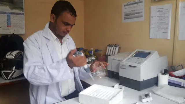 कालिमाटीमा विषादी परिक्षण गर्दै