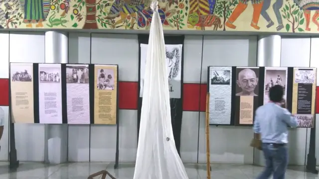 प्रदर्शनी "गांधी-अवलोकन"