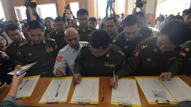 အရေးကြီးပုဒ်မတွေပြင်ဖို့ အနည်းဆုံးတပ်မတော်သားလွှတ်တော်ကိုယ်စားလှယ်တစ်ဦးရဲ့ ထောက်ခံမဲမဖြစ်မနေလိုအပ်ပါတယ်။