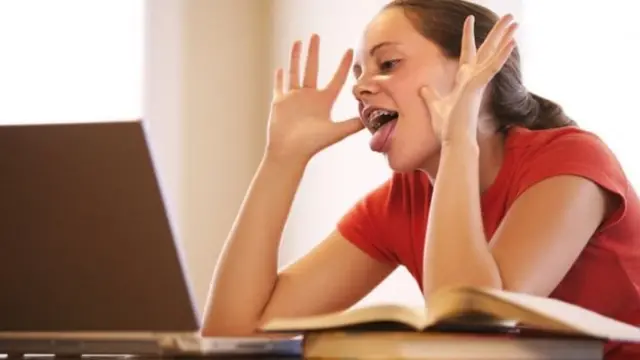 Аралыктан окутууда балдардын көңүл буруусу мектептегидей болбойт, бирок бул убактылуу чара