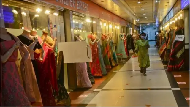 কর্তৃপক্ষ মনে করছে, রাত আটটায় দোকানপাট বন্ধ করা হলে প্রতিদিন প্রায় দেড় হাজার মেগাওয়াট বিদ্যুৎ সাশ্রয় করা সম্ভব।