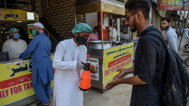 ဗလီ တွေမှာ ဘာသာရေး အခမ်း အနား တွေ မလုပ်ဘဲ။ လူ ၅ ဦး ထက် ပိုပြီး မစုဖို့ အစိုးရ က ညွှန်ကြား ထား