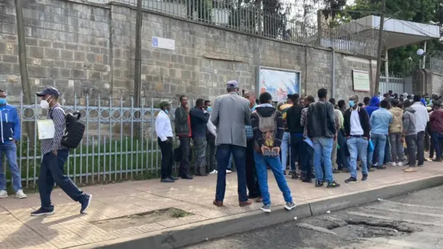 DHalinyarada oo saf ku jira.