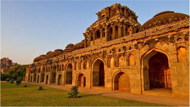 ఏనుగుల శాలలు