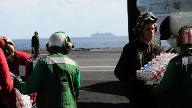 Personal miliar en un barco